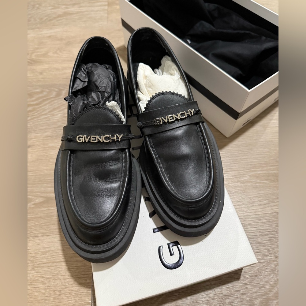 Givenchy Black Leather Loafers size 41 with silver details